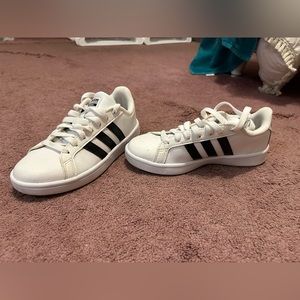 Adidas Sneakers